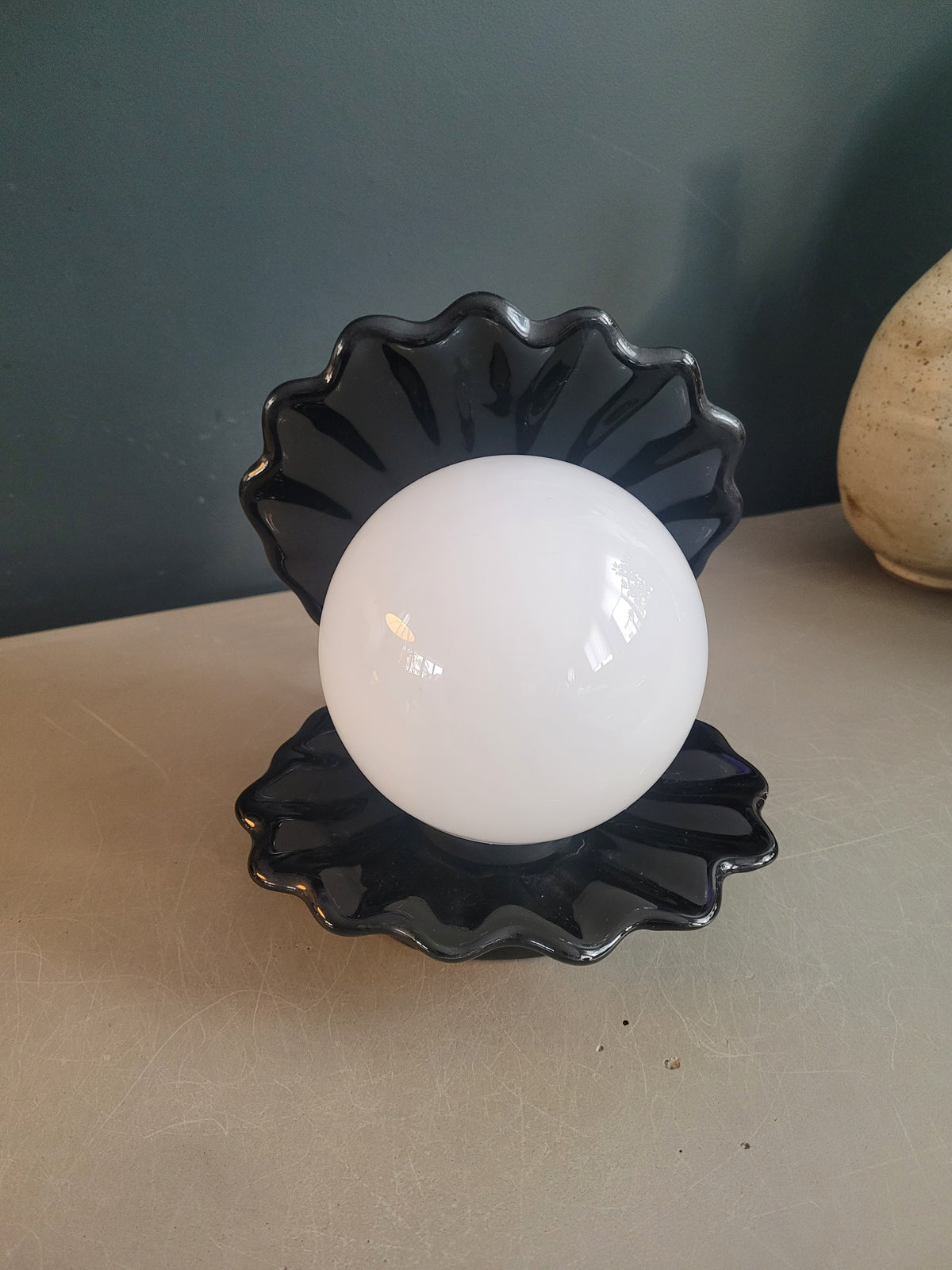 Lampe coquillage en porcelaine noire - Ref 537