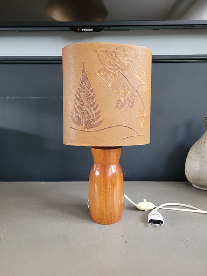 Lampe à poser pied bois - abat-jour fleurs séchées- Ref 1004