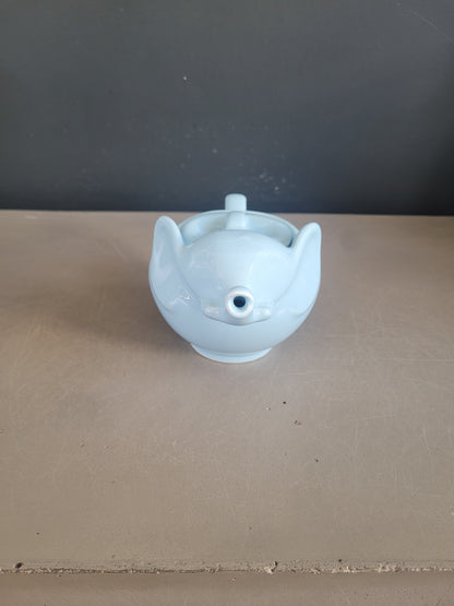 Théière Eléphant vintage en porcelaine bleu ciel - Ref 659
