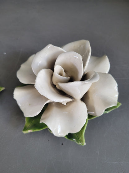 Paire de roses en céramique à suspendre- Ref 555