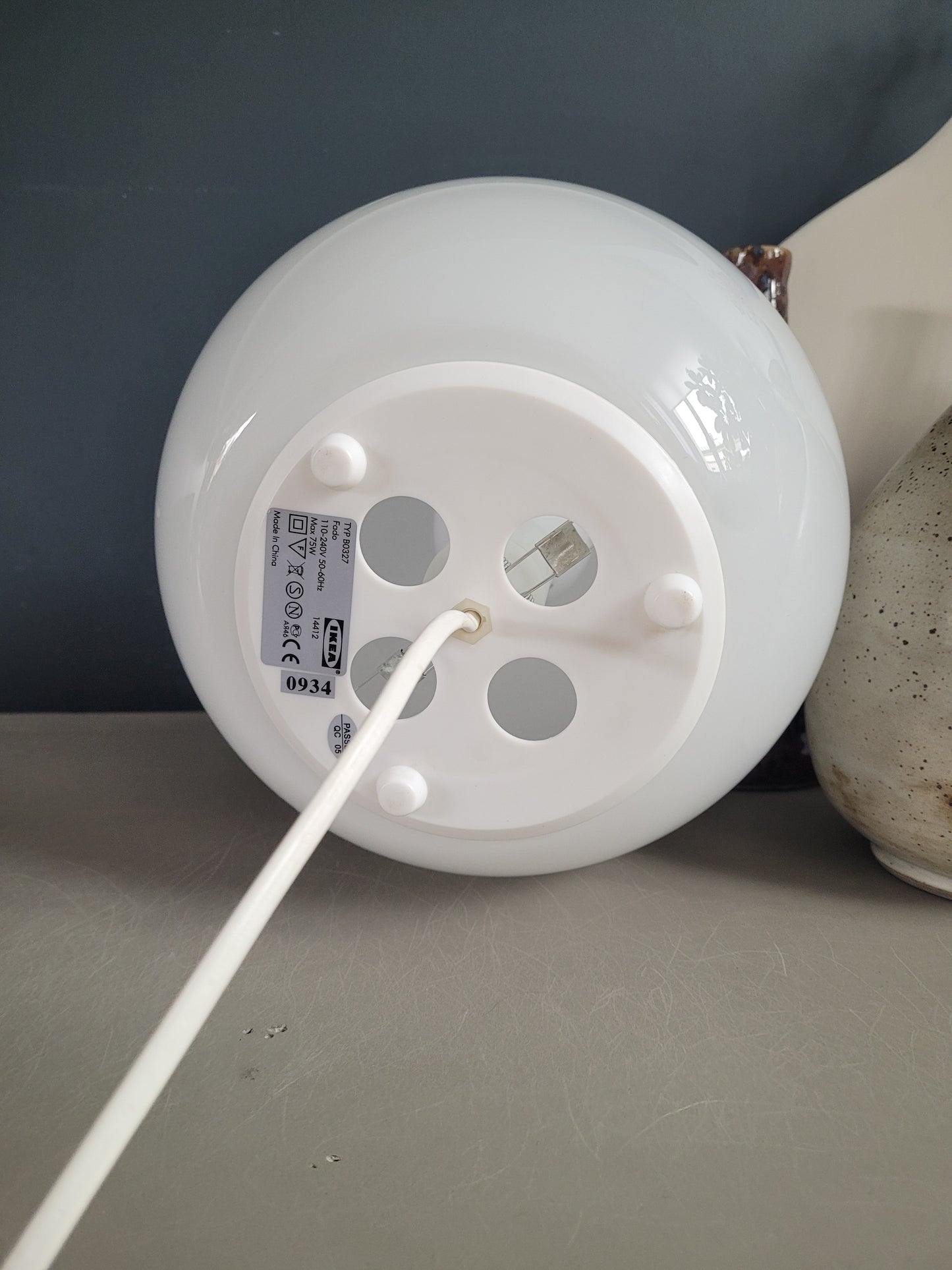 Lampe à poser globe verre opaline Ikea - Ref 364