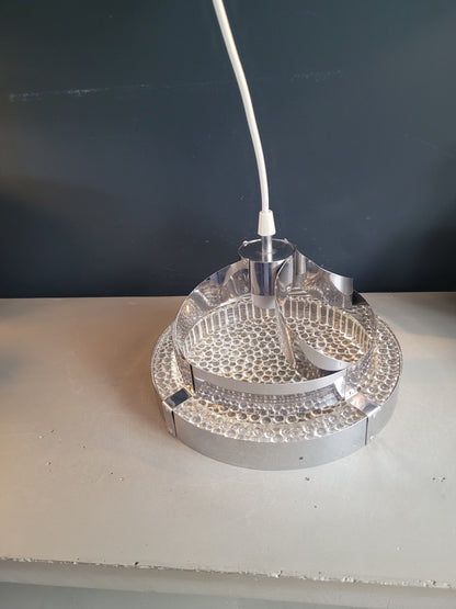 Suspension space-age en plastique bulle et aluminium - Ref 978