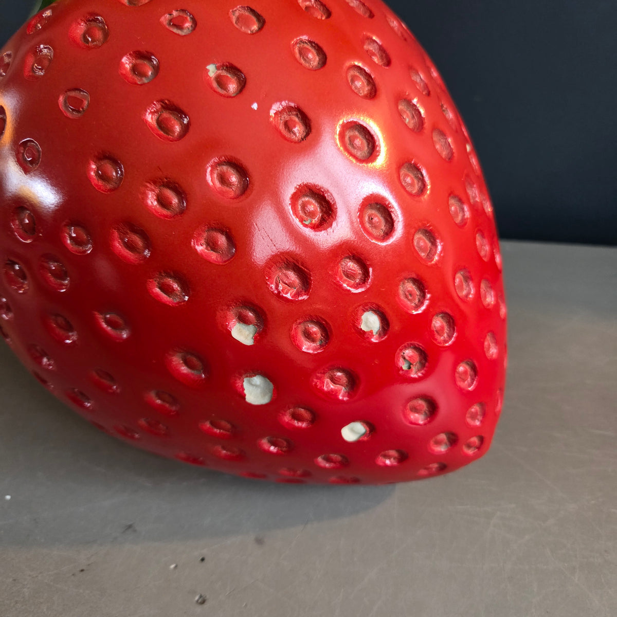 Fraise géante en résine - Ref 1409