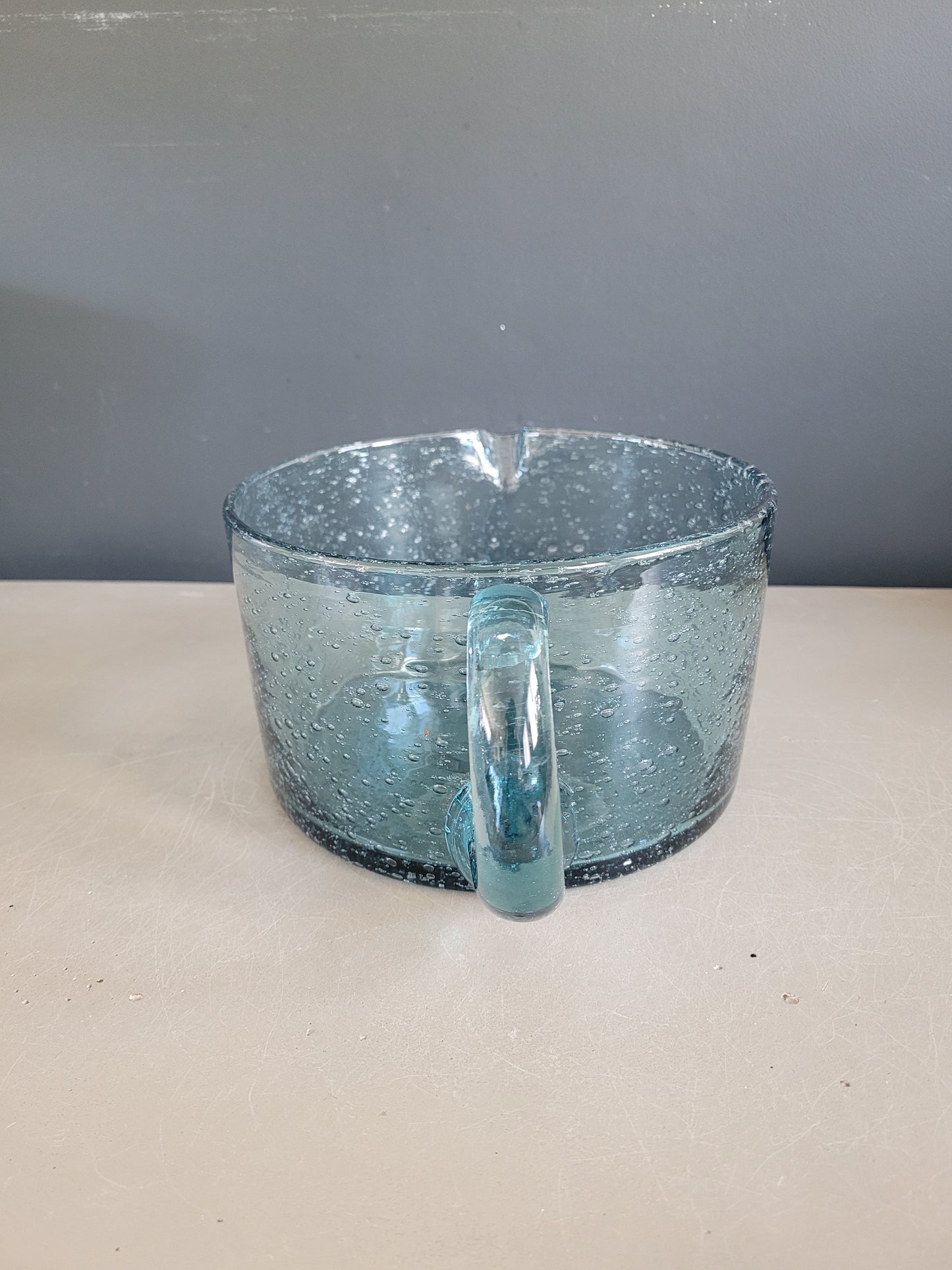 Grand pichet 2L en verre bullé bleu - Ref 654