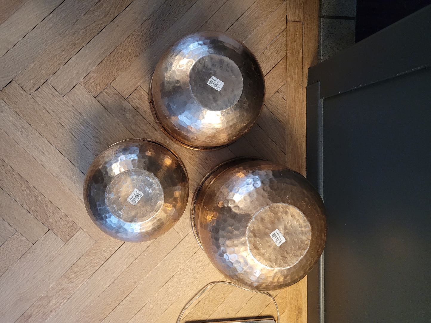 Cache-pots gigogne en métal doré martelé- Ref 633