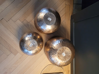 Cache-pots gigogne en métal doré martelé- Ref 633