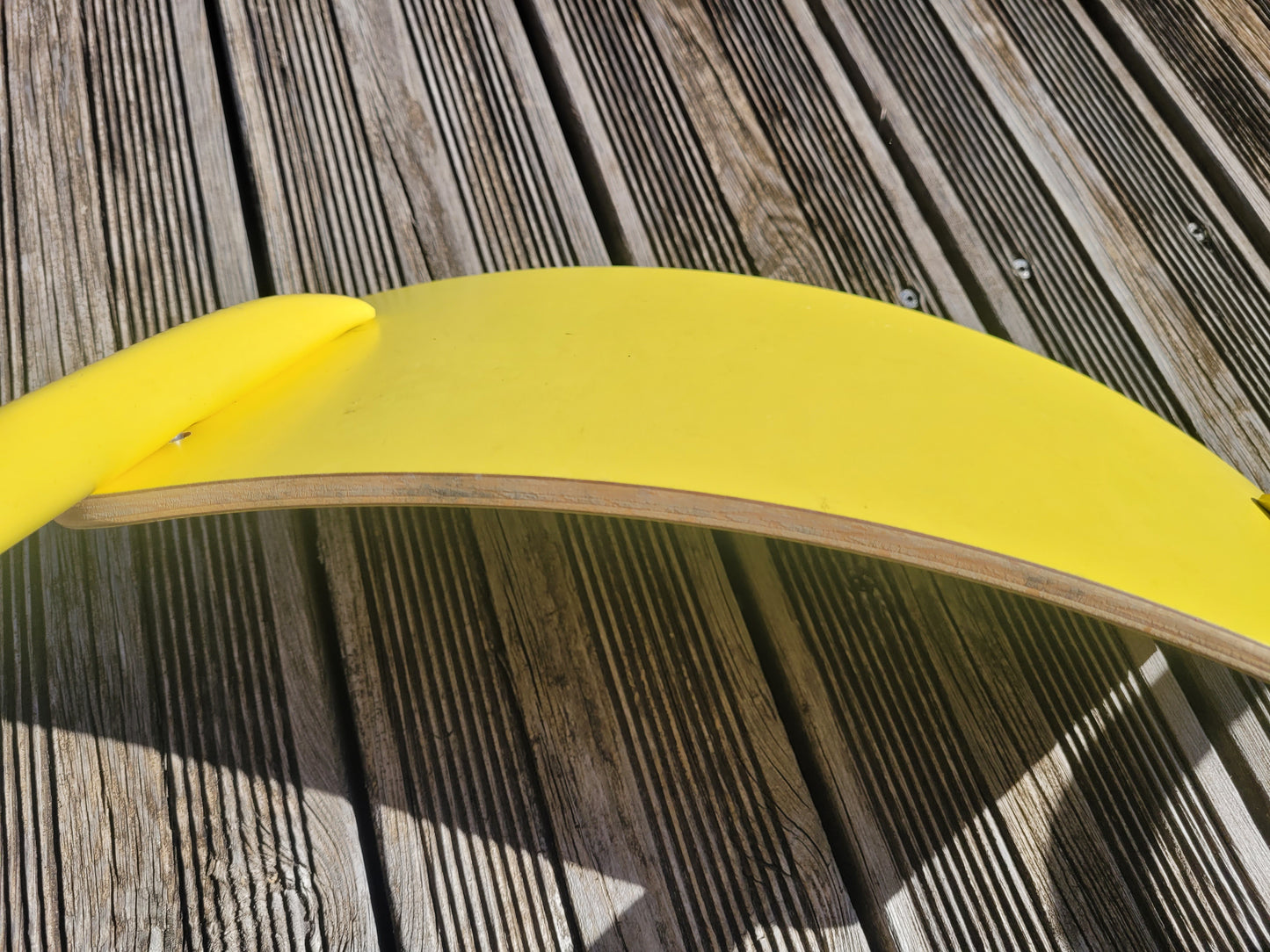 Paire de chaises jaunes en contre-plaqué- Ref 600