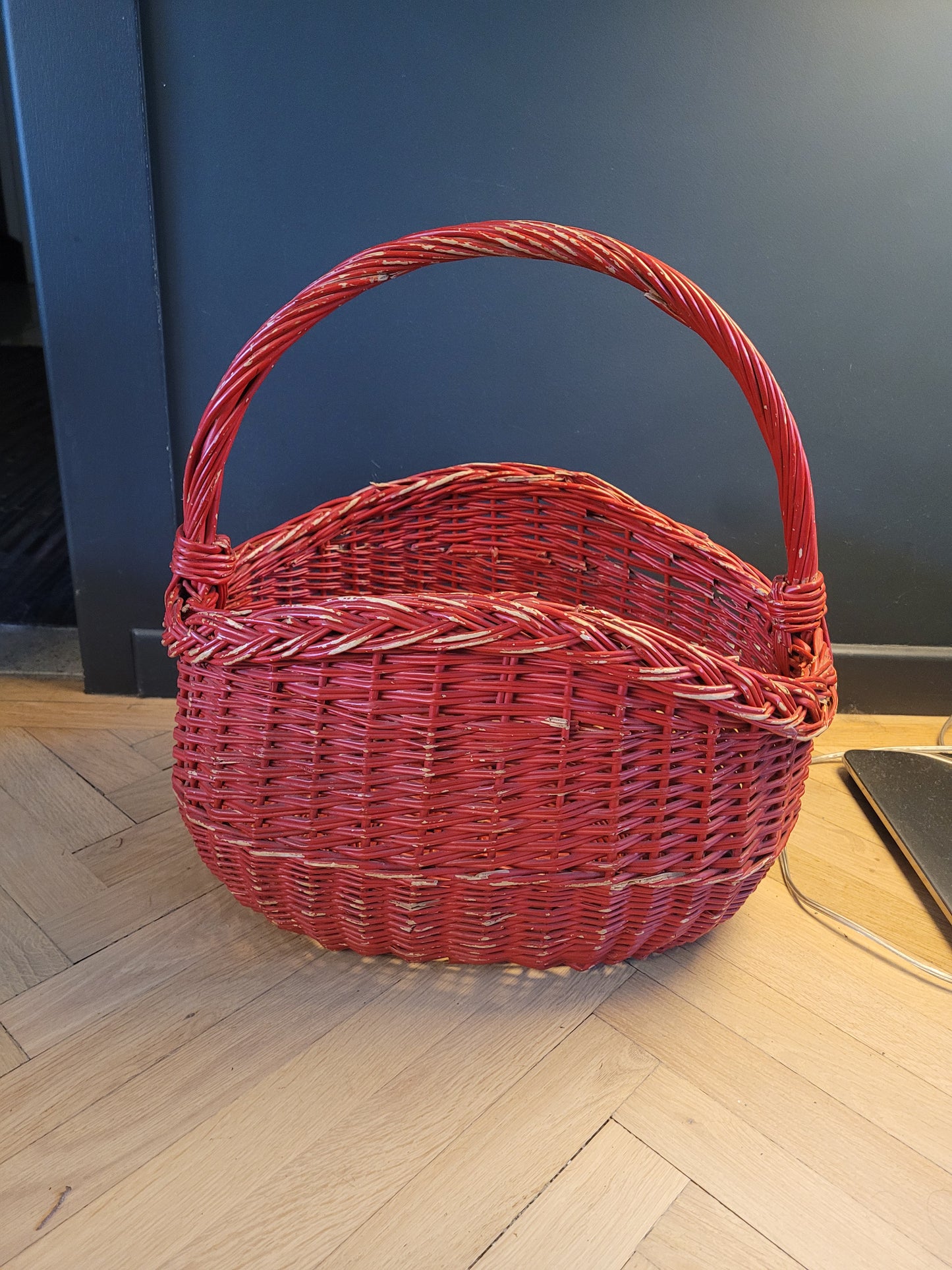 Panier en rotin peint en rouge - Ref 634