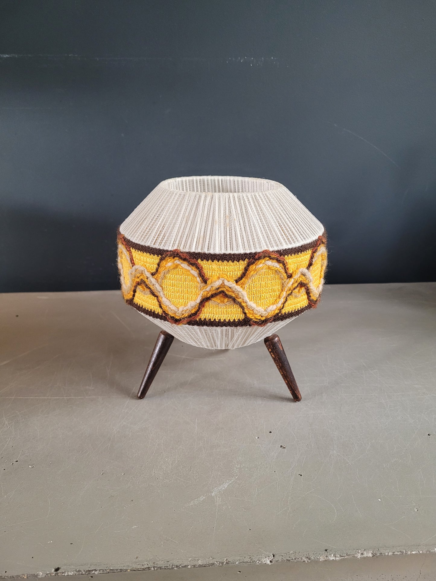 Lampe ovni tripode années 60 - Ref 828