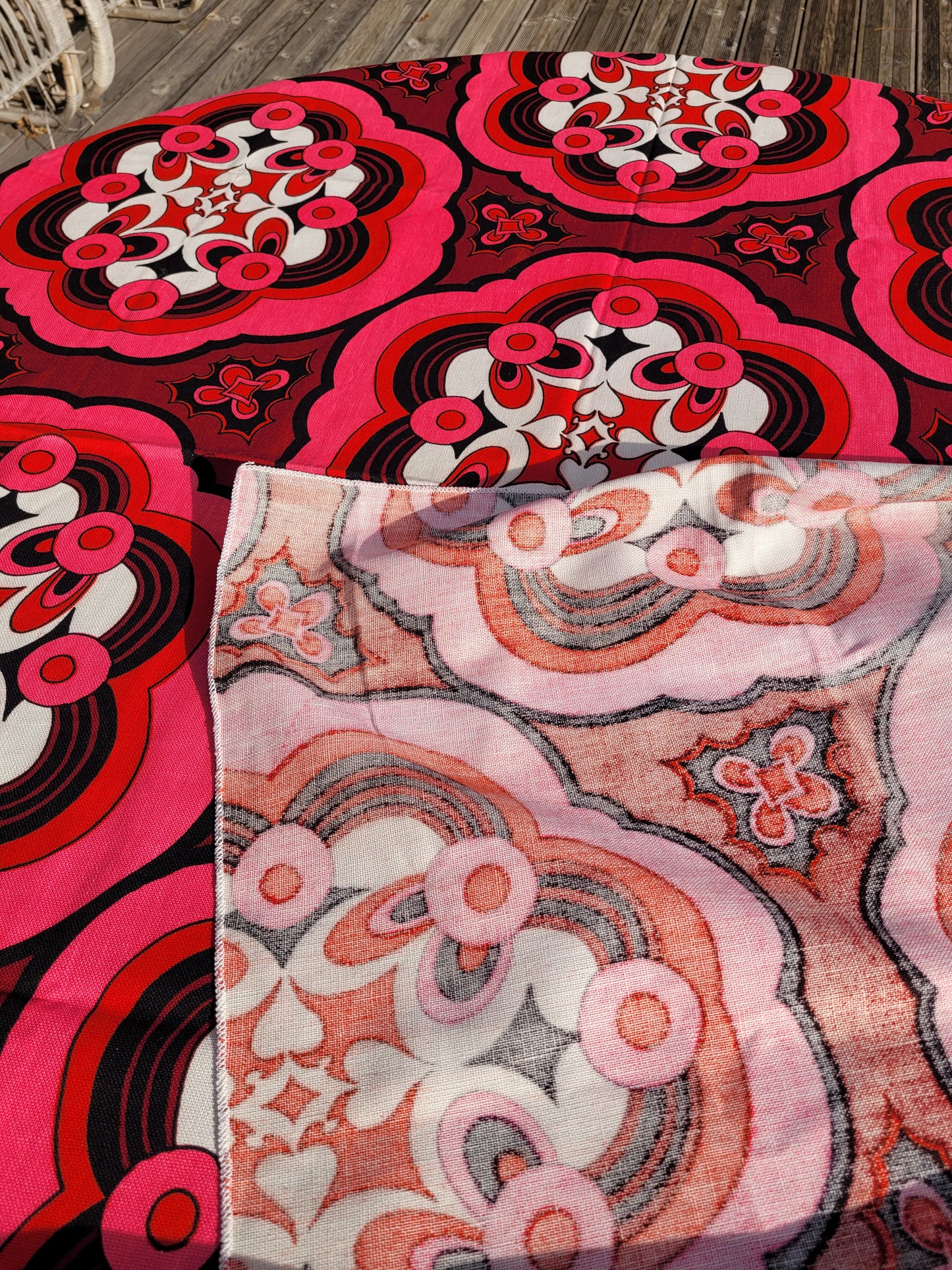 Nappe 137x130cm en tissu imprimé vintage - Ref 664