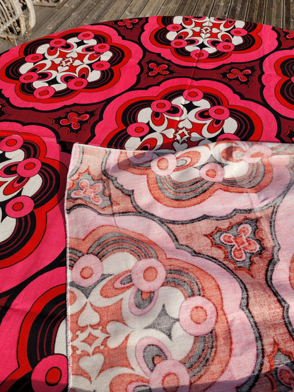 Nappe 137x130cm en tissu imprimé vintage - Ref 664