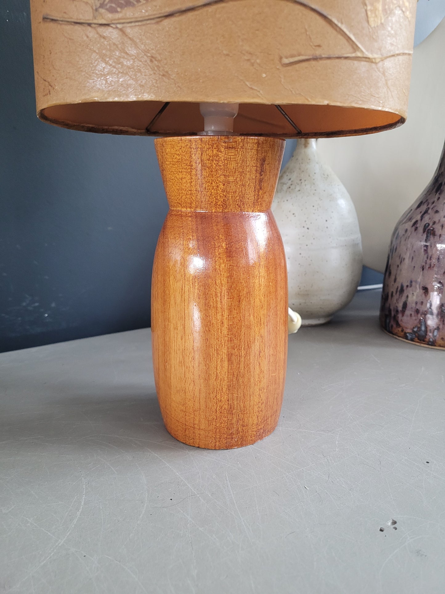 Lampe à poser pied bois - abat-jour fleurs séchées- Ref 1004