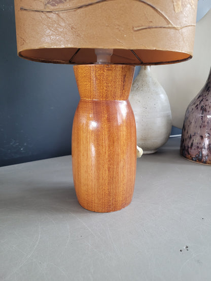 Lampe à poser pied bois - abat-jour fleurs séchées- Ref 1004