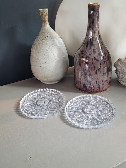 Paire de dessous de bouteilles en verre ciselé - Ref 975