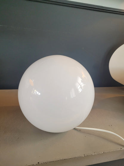 Lampe à poser globe verre opaline Ikea - Ref 311