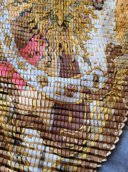 Carré plissé Hermès Gloria Soli par J. Metz - Ref 907