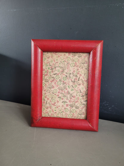 Cadre ancien à poser ou à suspendre en cuir rouge - Ref 793