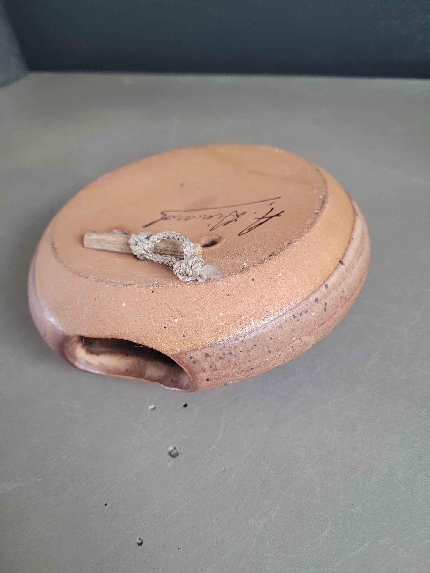 Humidificateur de radiateur en céramique signé A. Aimard - Ref 834