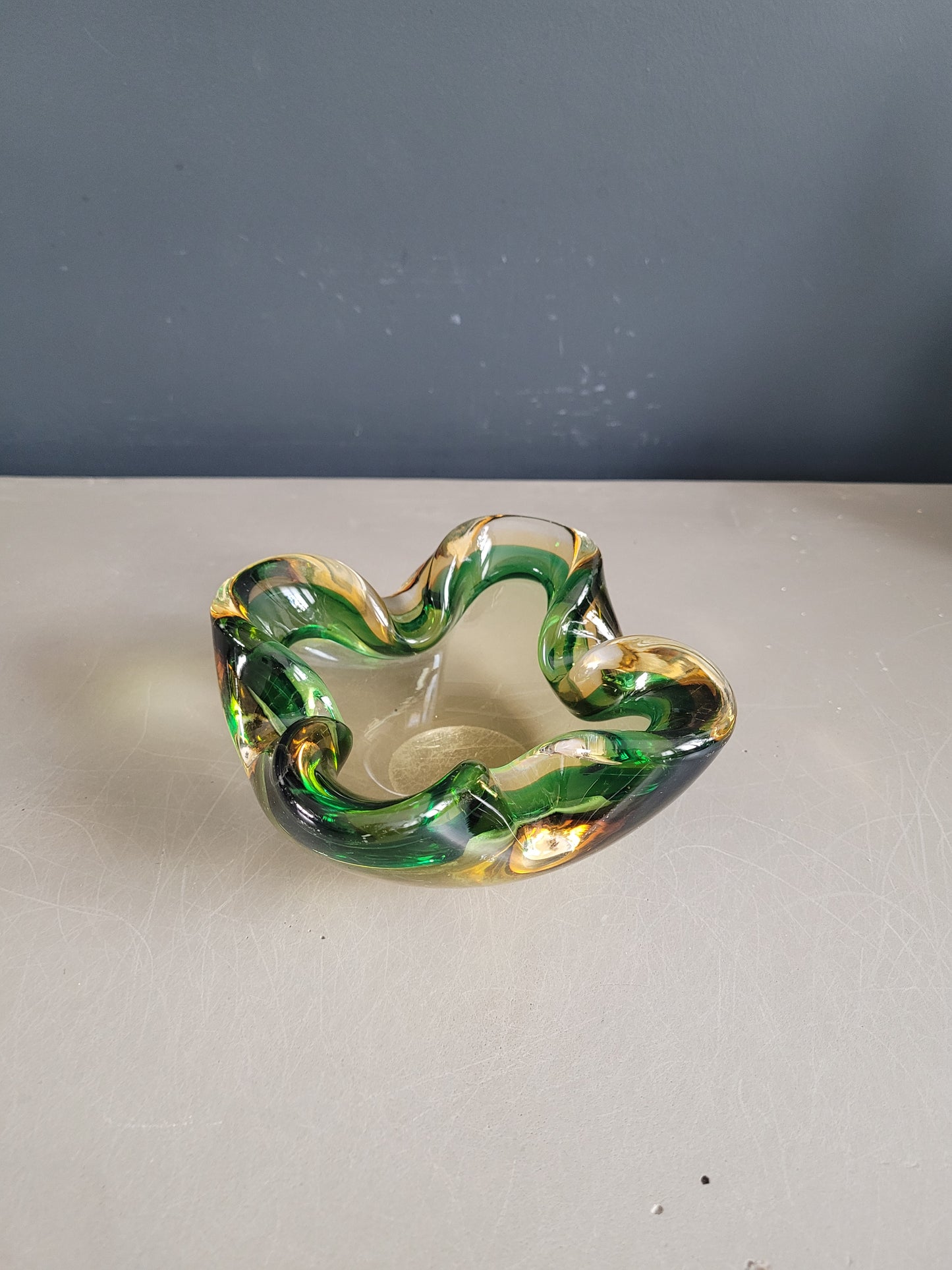 Cendrier carré en verre courbé bicolore- Ref 390