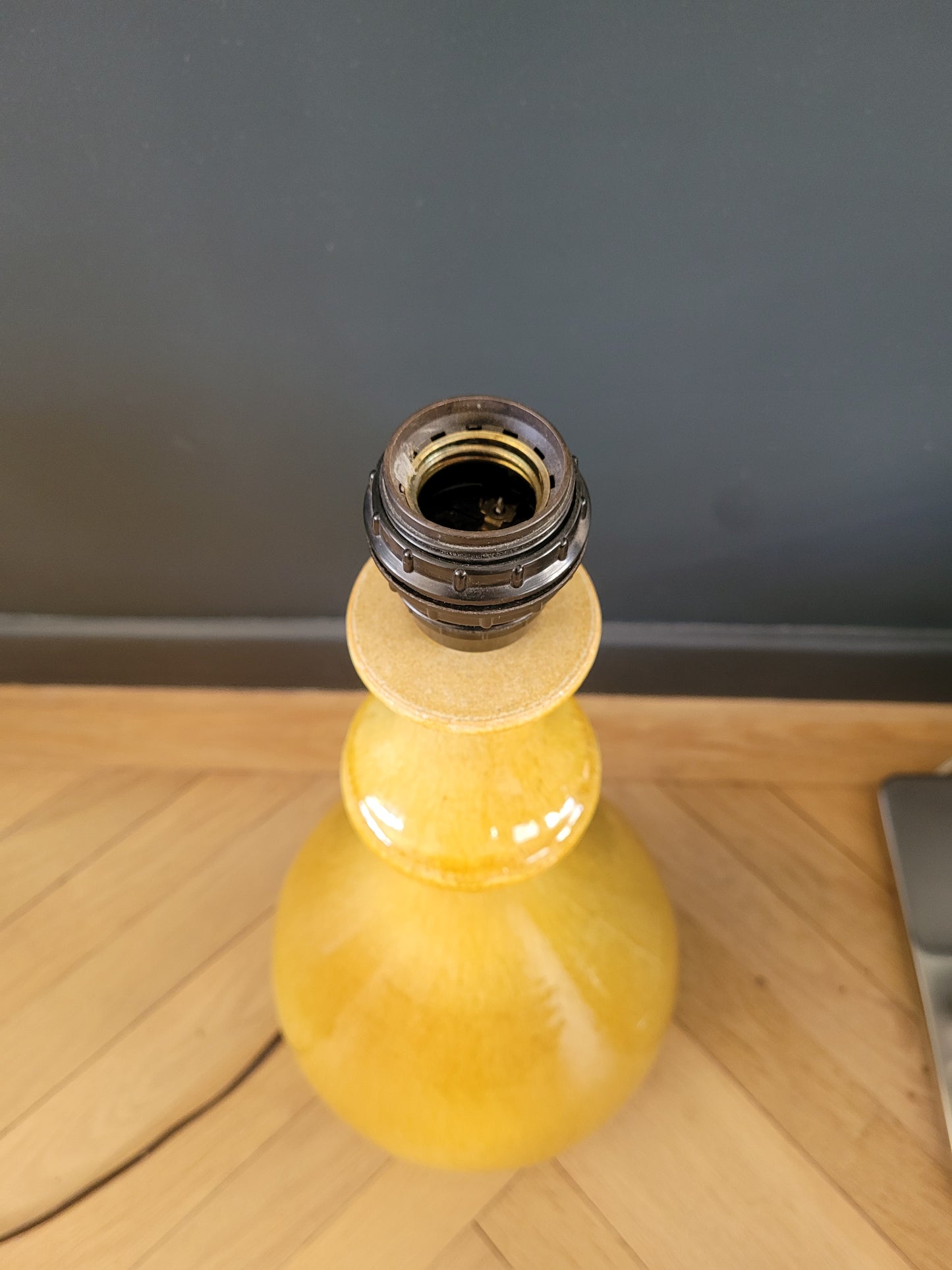 Pied de lampe en céramique émaillée jaune moutarde - Ref 266