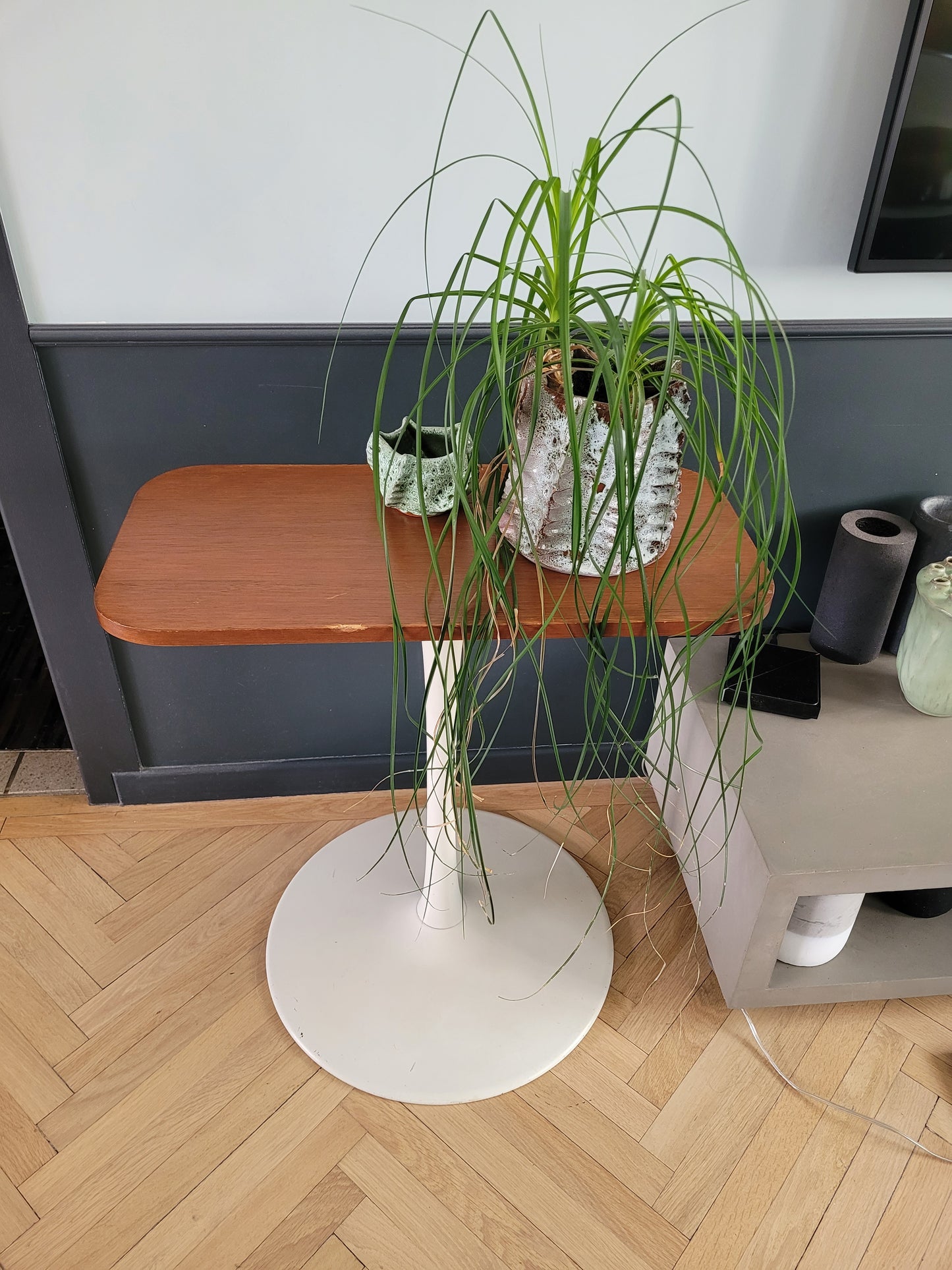 Table pivotante pied tulipe vintage - Ref 858