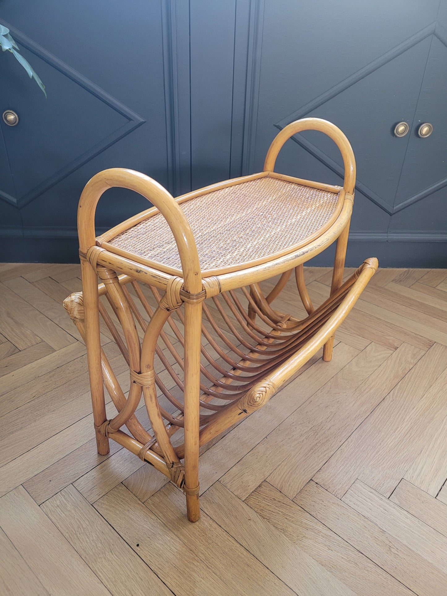 Porte-revues vintage à plateau en bambou et rotin - Ref 262