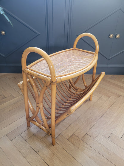 Porte-revues vintage à plateau en bambou et rotin - Ref 262