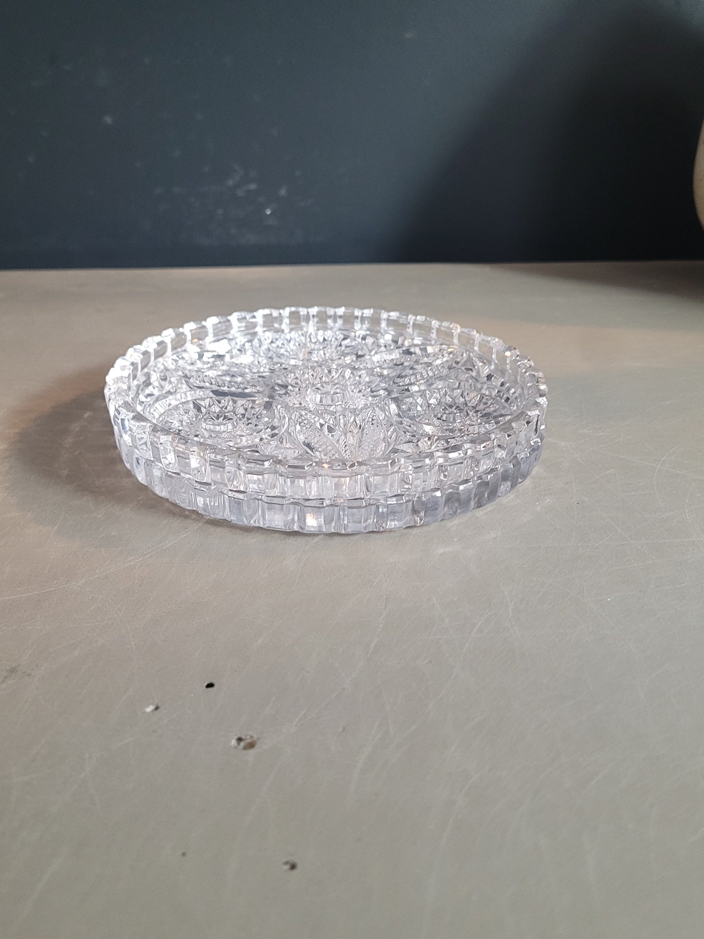 Paire de dessous de bouteilles en verre ciselé - Ref 975