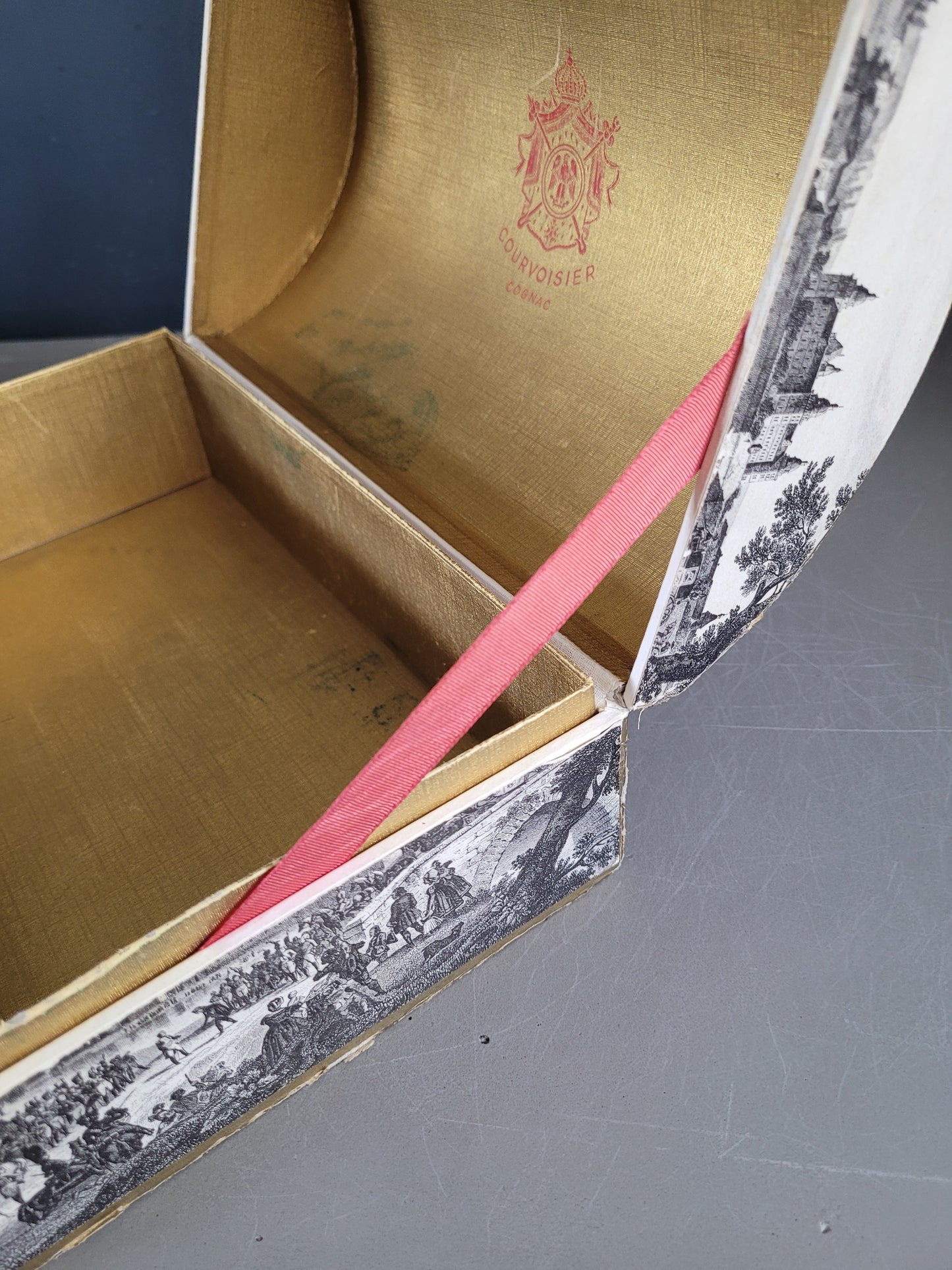Boîte en carton tapissée - Coffret à Cognac Courvoisier - Ref 507