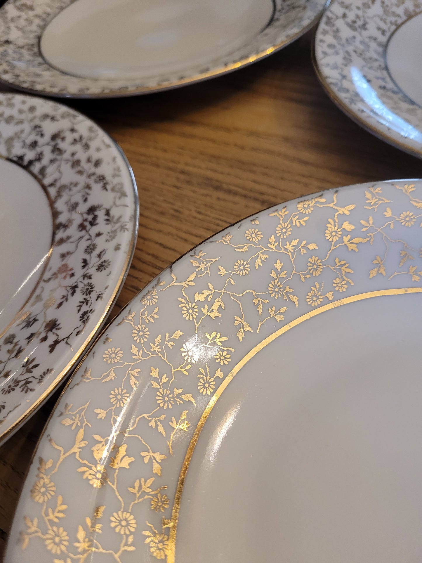 6 assiettes à dessert Mayer Wiesau en porcelaine de Bavière motif doré- Ref 682