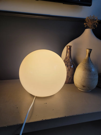 Lampe à poser globe verre opaline Ikea - Ref 364