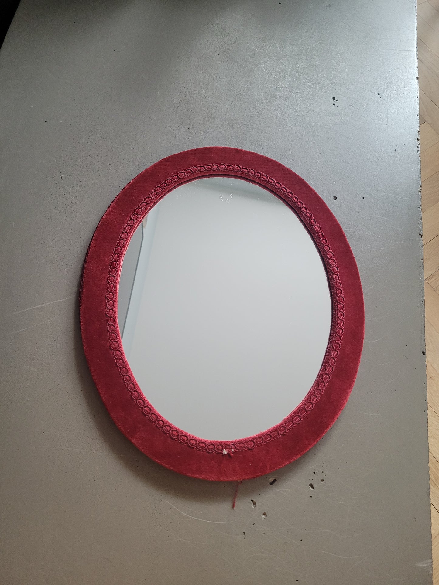 Miroir ancien en velours grenat- Ref 632