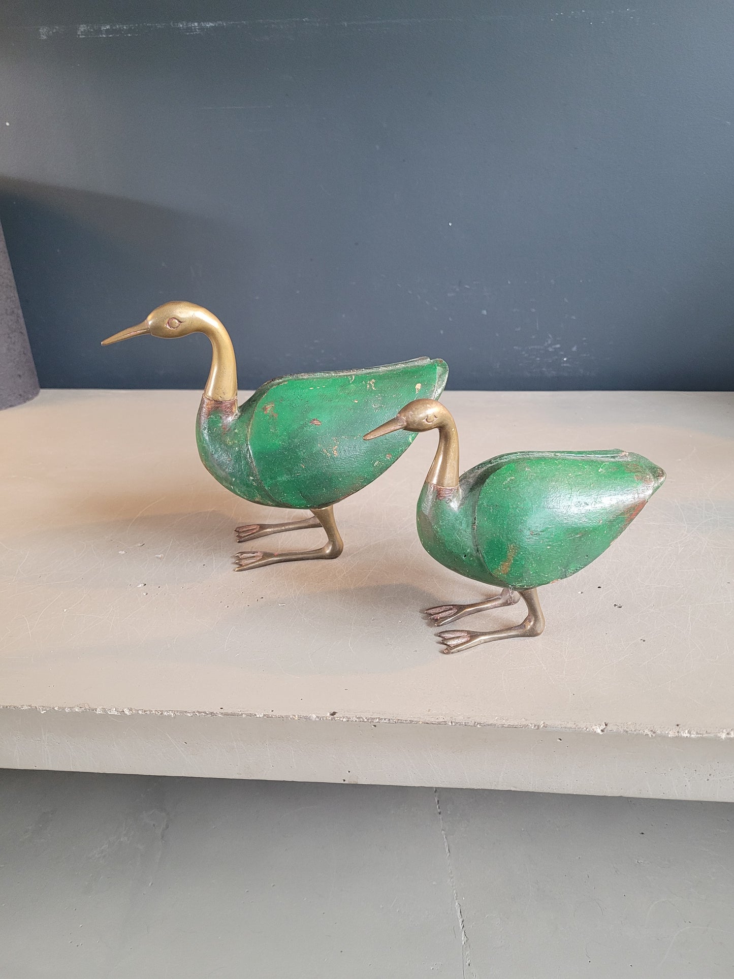 Paire d'oiseaux décoratifs en laiton et bois peint - Ref 635