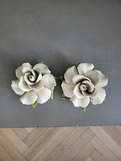 Paire de roses en céramique à suspendre- Ref 555