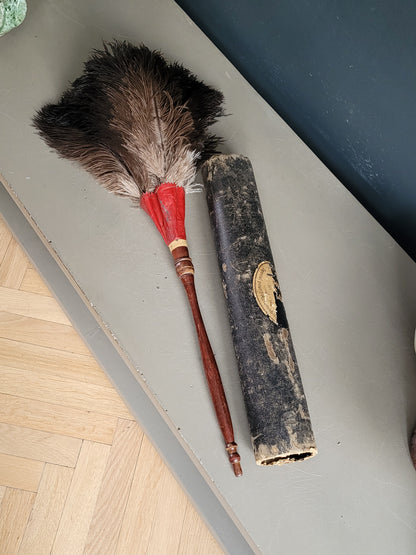 Ancien plumeau d'automobile en plumes d'autruche avec son étui d'origine - Ref 1037