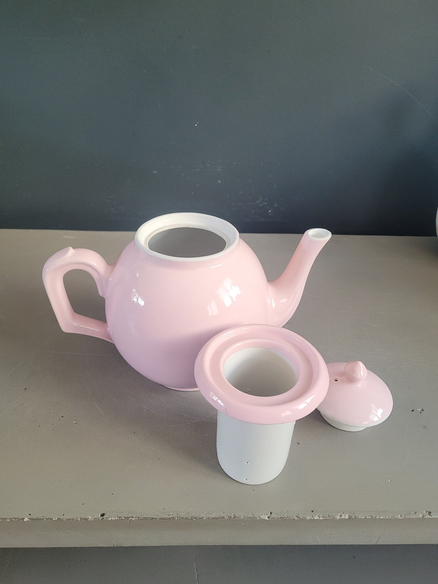Théière ancienne rose en porcelaine avec filtre - 1,5L - Ref 886