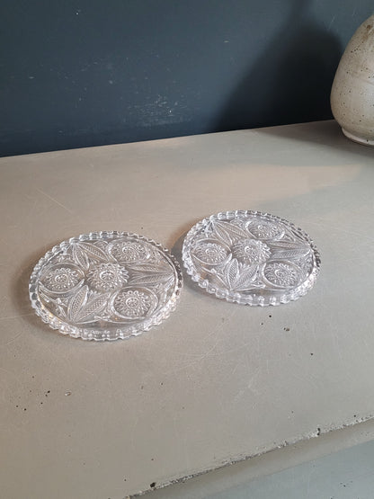 Paire de dessous de bouteilles en verre ciselé - Ref 975