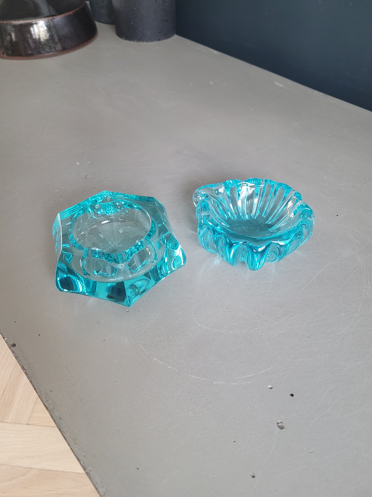 Paire de cendriers assortis en verre turquoise - 394