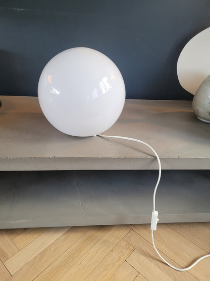 Lampe à poser globe verre opaline Ikea - Ref 311