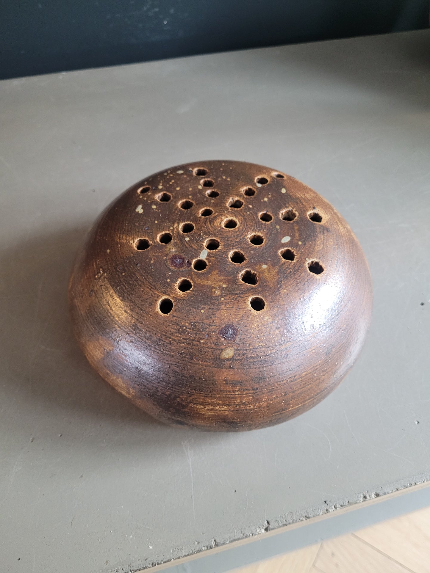 Pique-fleurs coussin vintage en céramique- Ref 808