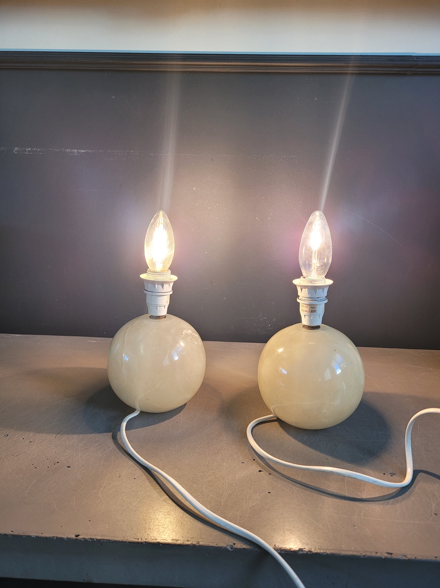 Paire de pieds de lampes boules en albâtre- Ref 639