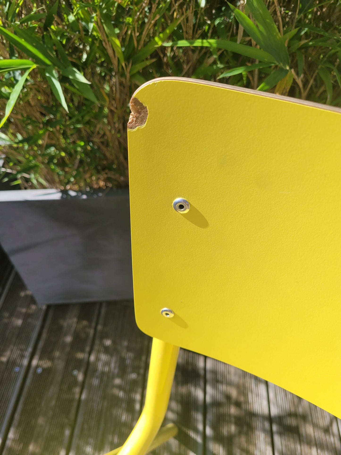 Paire de chaises jaunes en contre-plaqué- Ref 600