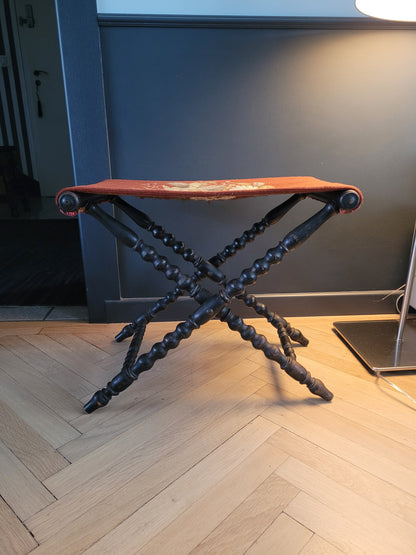 Ployant en bois tourné perlé et tapisserie - Tabouret pliant - Ref 972