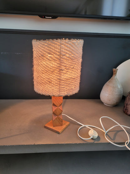 Lampe à poser vintage pied bois et abat-jour laine - 743