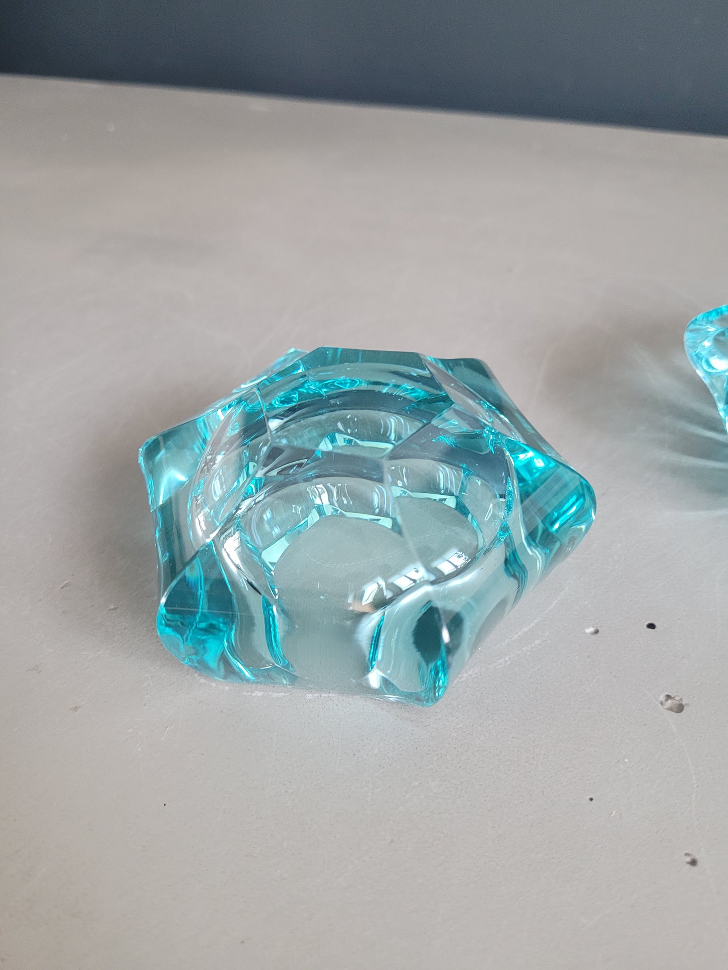 Paire de cendriers assortis en verre turquoise - 394