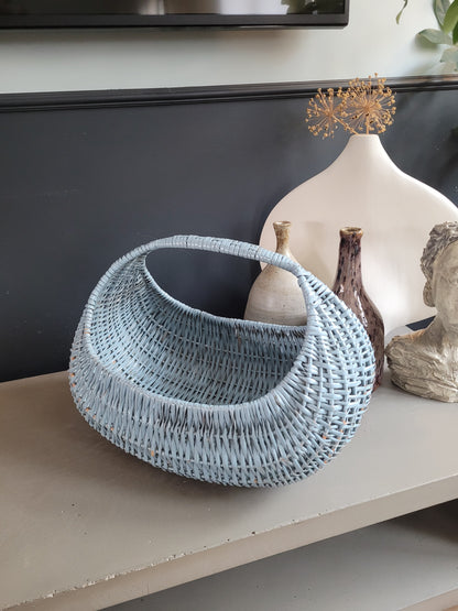 Panier en rotin peint en bleu turquoise - Ref 823