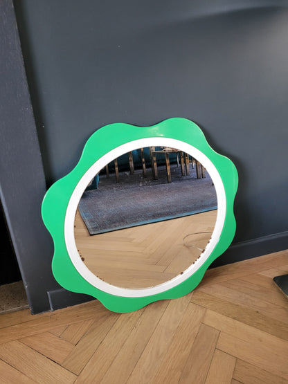 Miroir flower plastique du designer finlandais Makisen Kuvastin - Ref 508