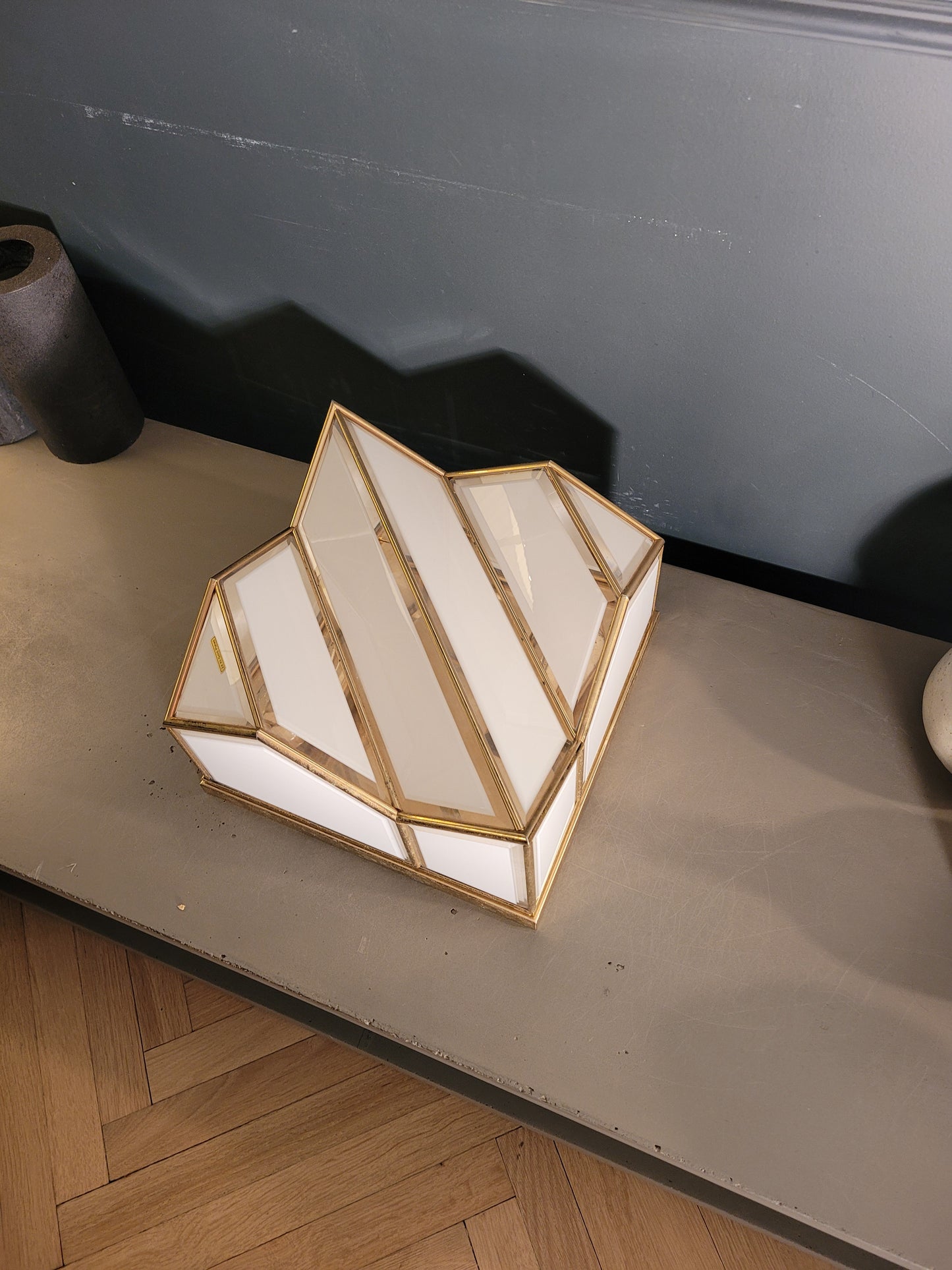 Plafonnier italien en verre bicolore et plaqué or - ref 667