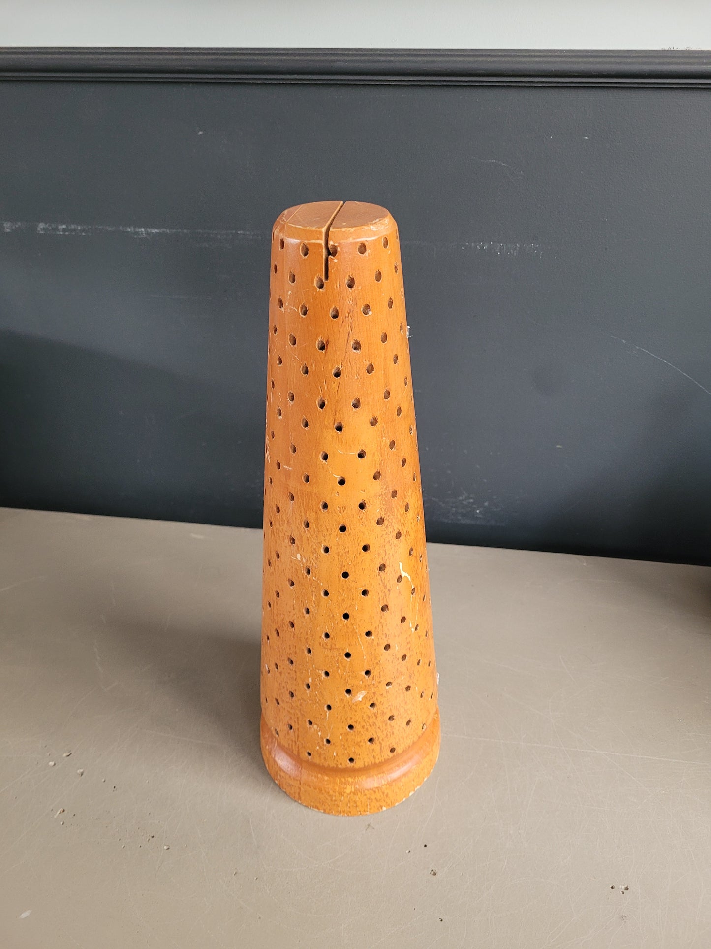 Ancien présentoir à sucettes en bois - Ref 1042