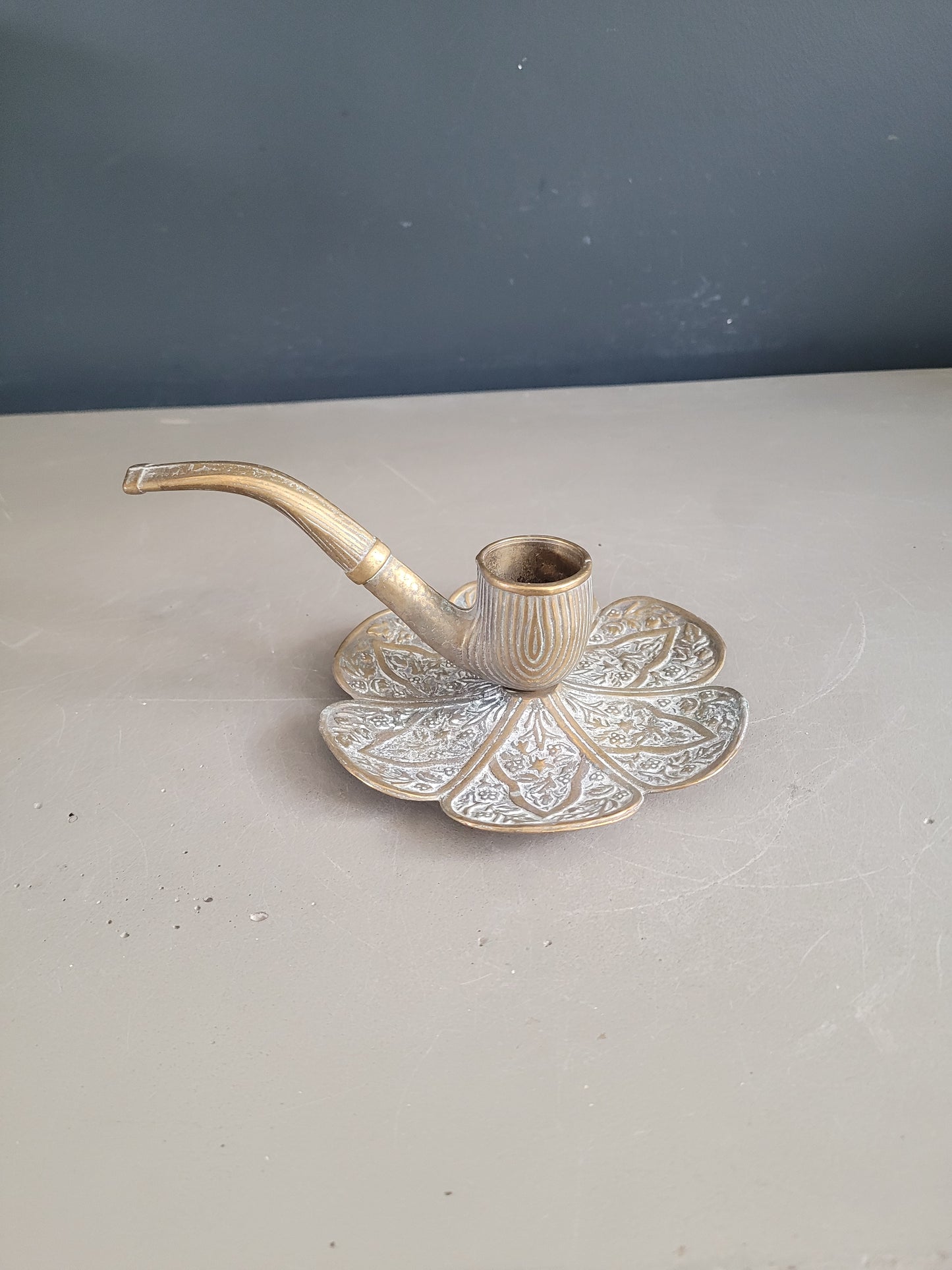 Bougeoir pipe en laiton ouvragé - Ref 958